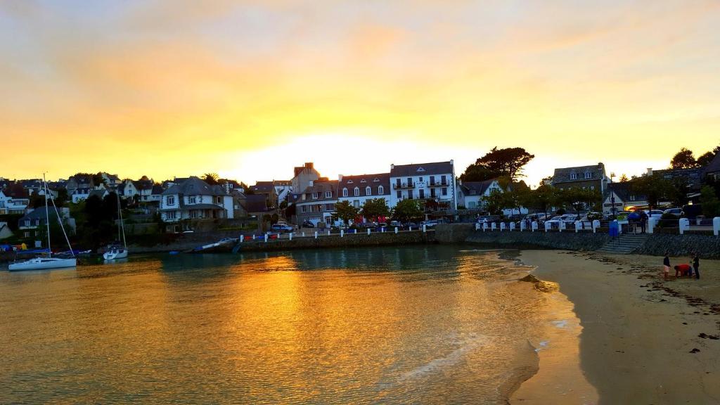 hotel du port locquirec bretagne sunset