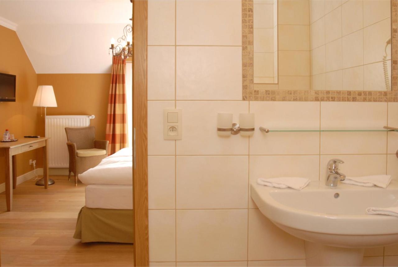 hotel eifelland butgenbach hohes venn bathroom