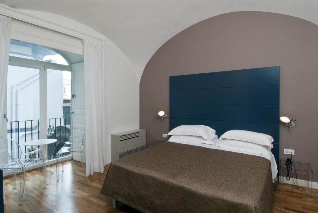 hotel piazza bellini apartments neapel bed
