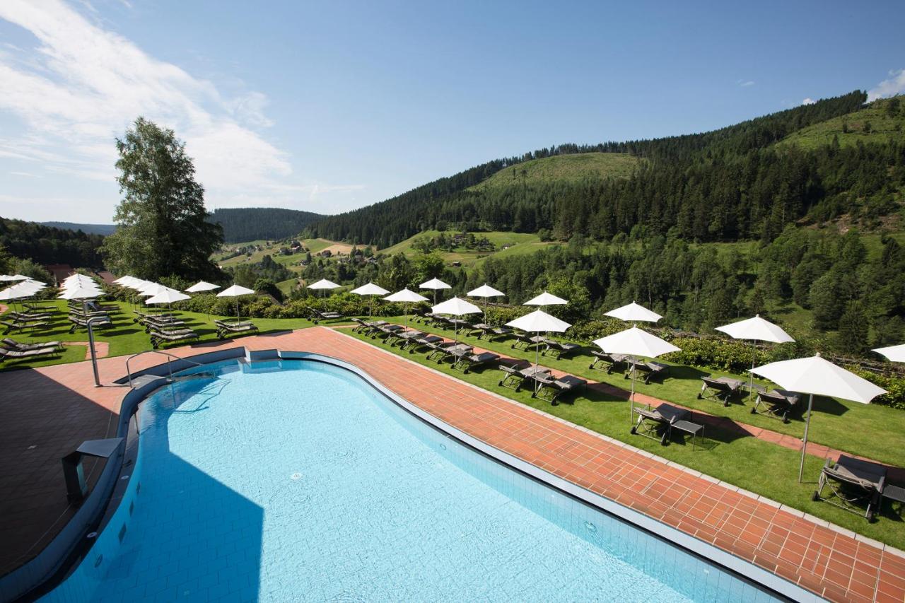 hotel traube tonbach baiersbronn schwarzwald pool overview