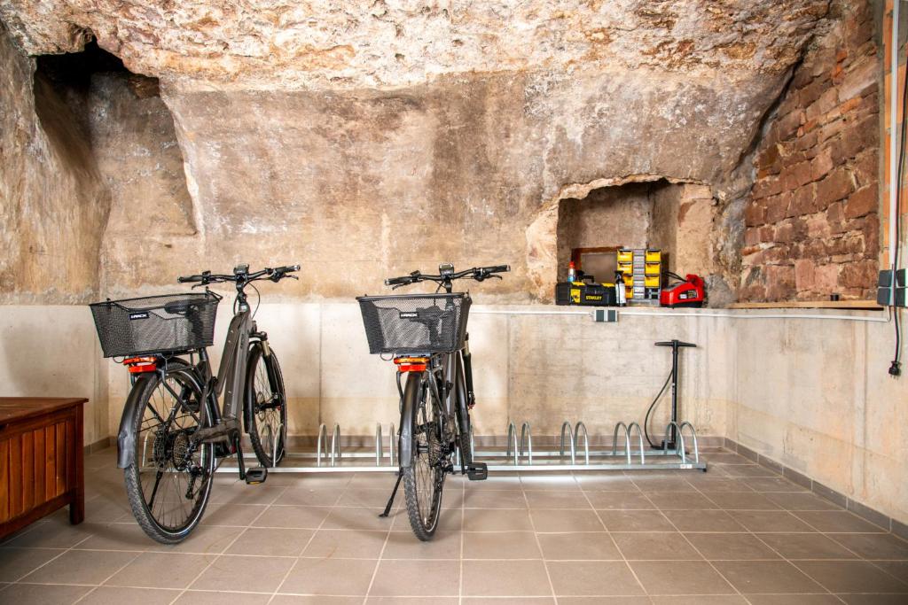 hotel zur alten brücke heidelberg bicycle