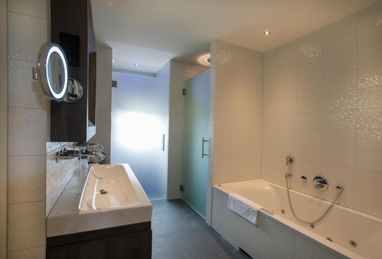 romantik hotel kasteel daelenbroeck herkenbosch limburg bathroom