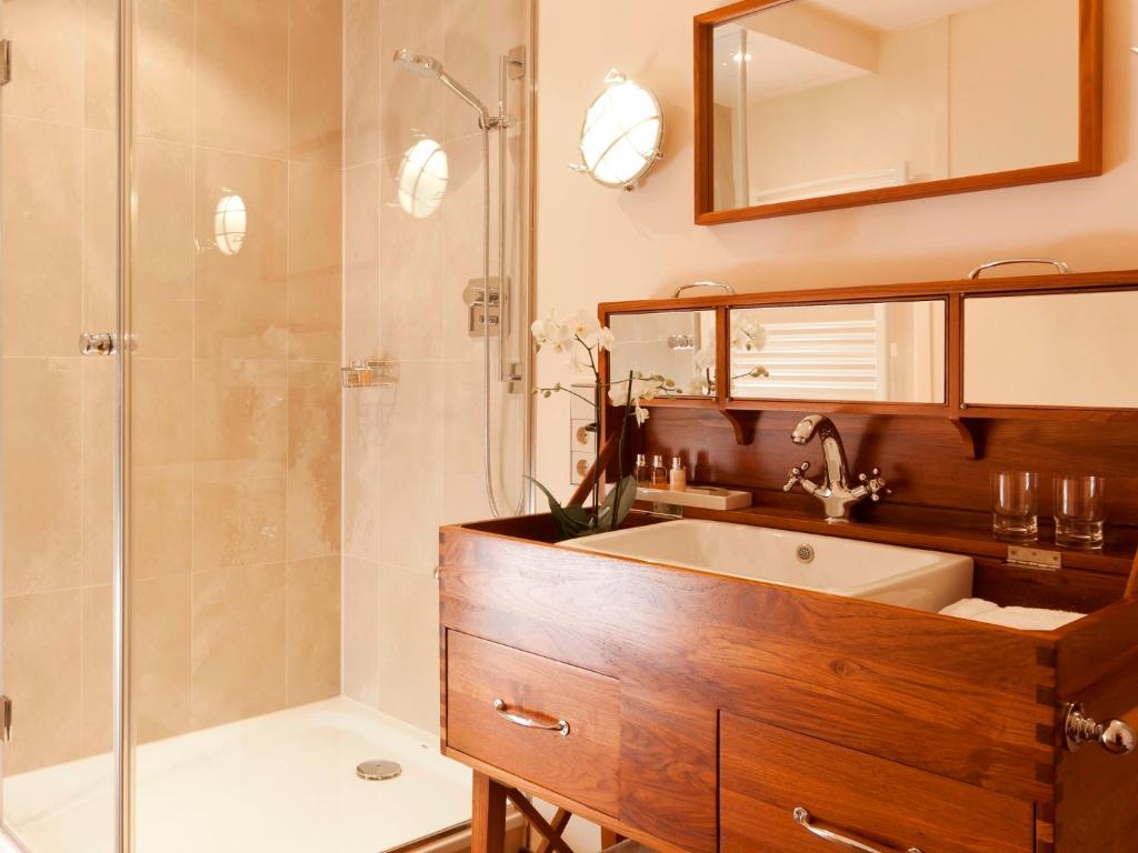 abion villa suites berlin shower