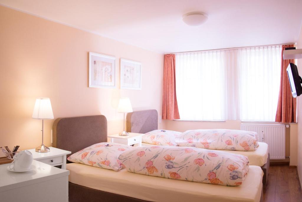 hotel barcelona bed and breakfast dusseldorf room